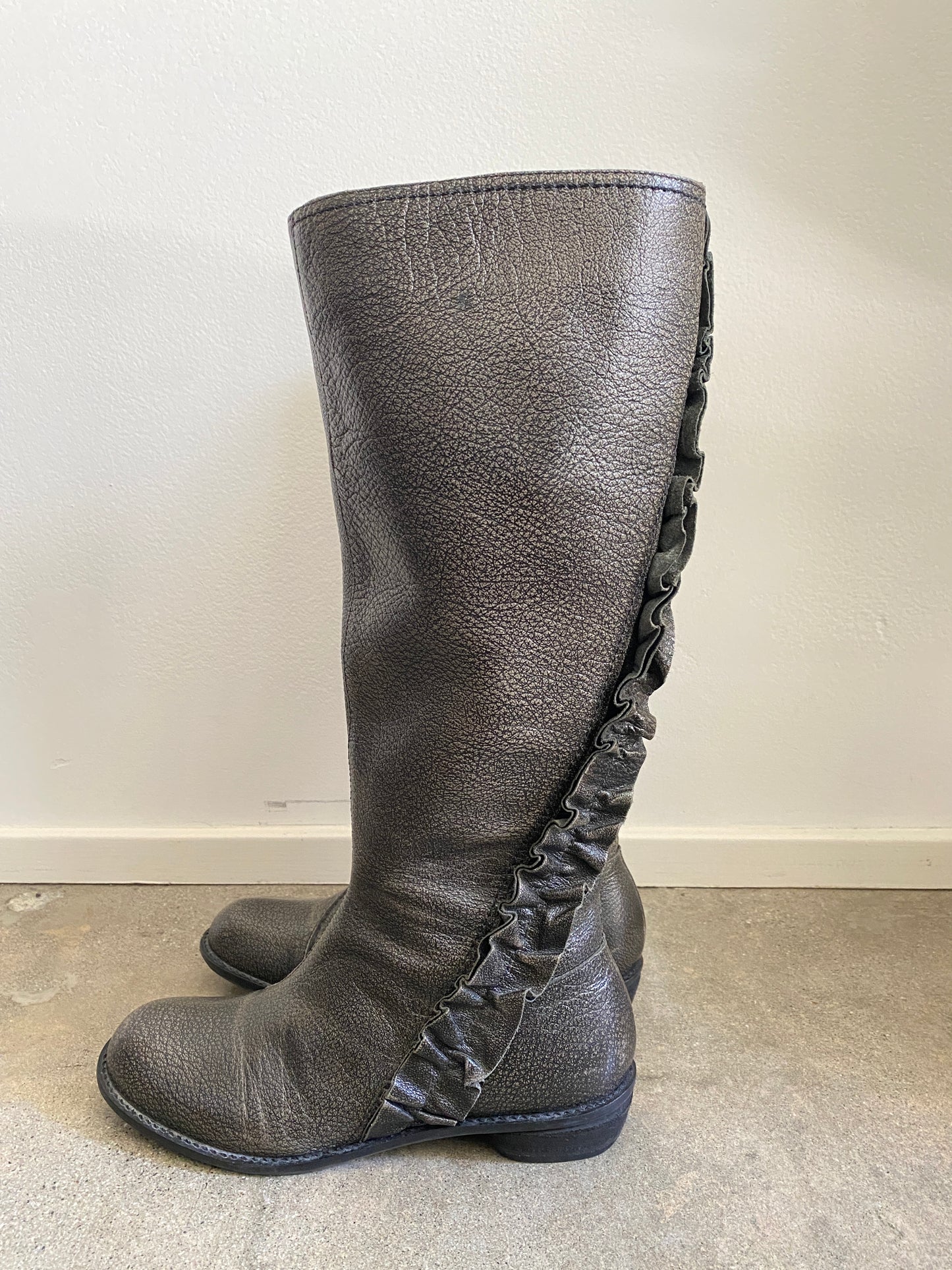 00's Ruffle Riding Boots