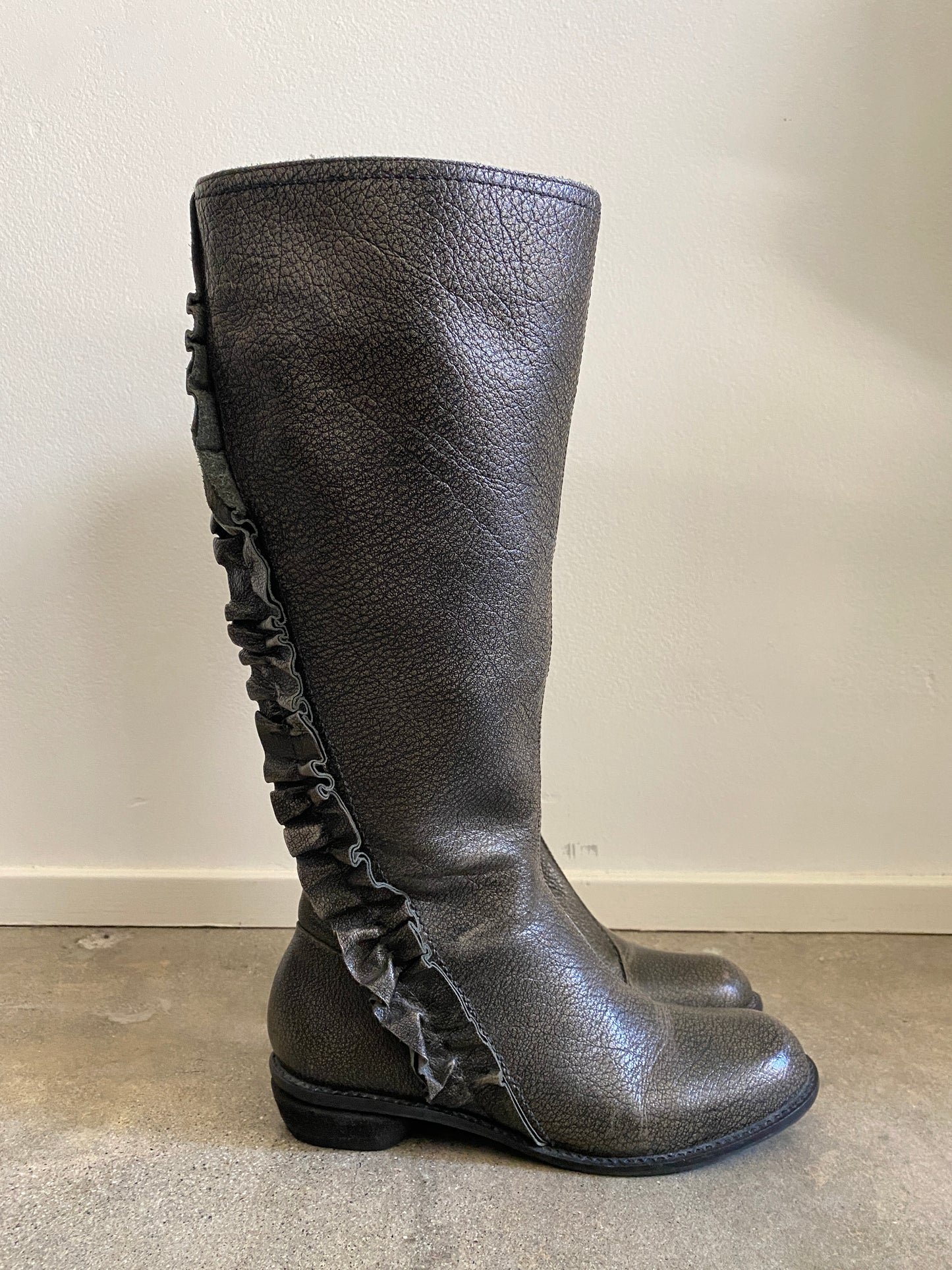 00's Ruffle Riding Boots